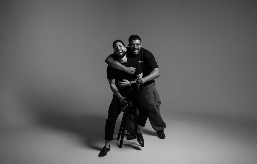 Álvaro Cañadas y Rachid fotógrafos en Almería – retrato profesional en estudio fotográfico de alquiler